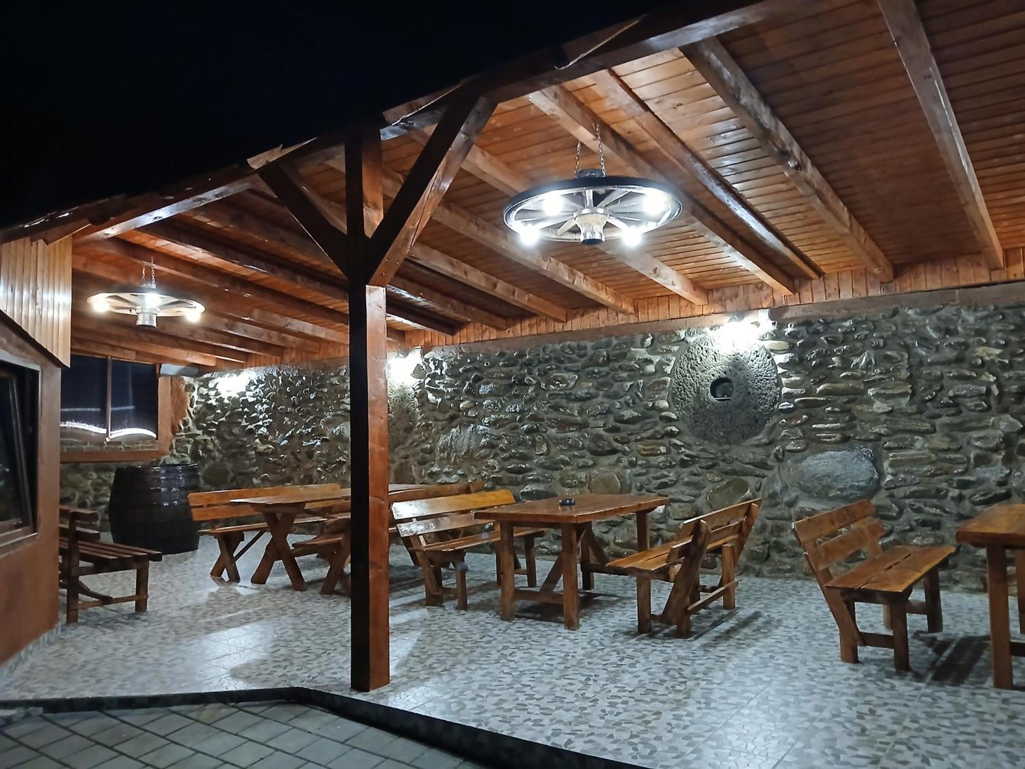 Pensiunea Dates Cîrţişoara Exteriör bild